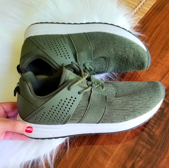 Green sneakes champion shoes/athletic - Picture 2 of 7